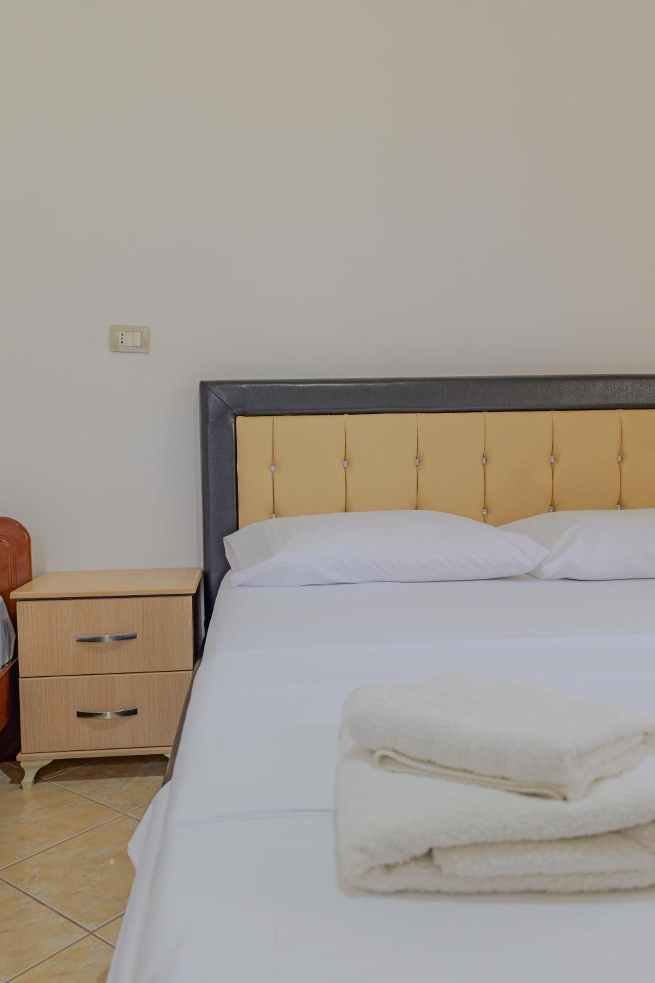 Brahimi Guest House Ksamil Esterno foto