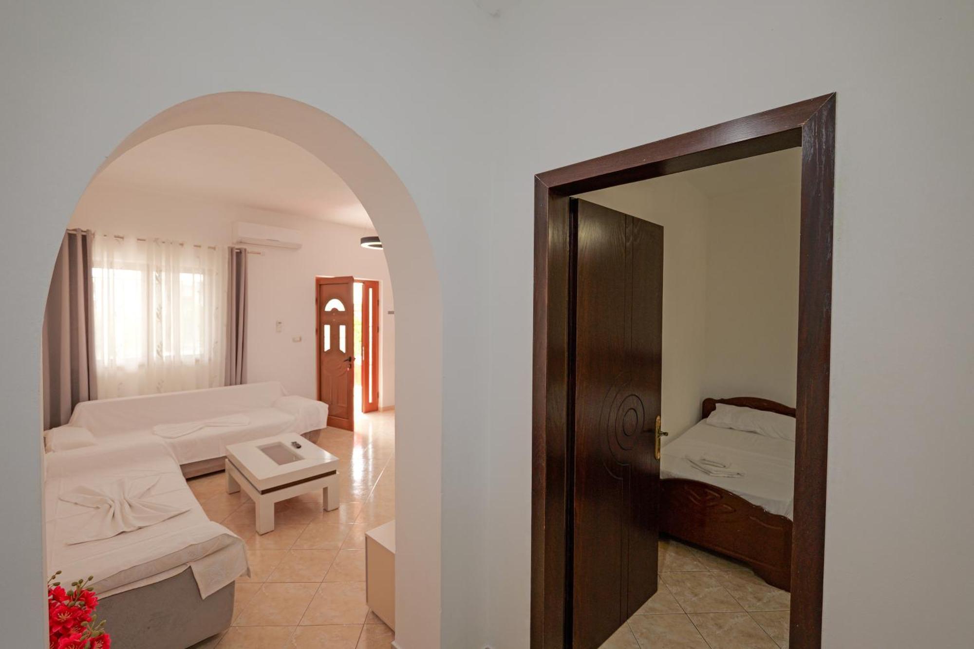 Brahimi Guest House Ksamil Esterno foto