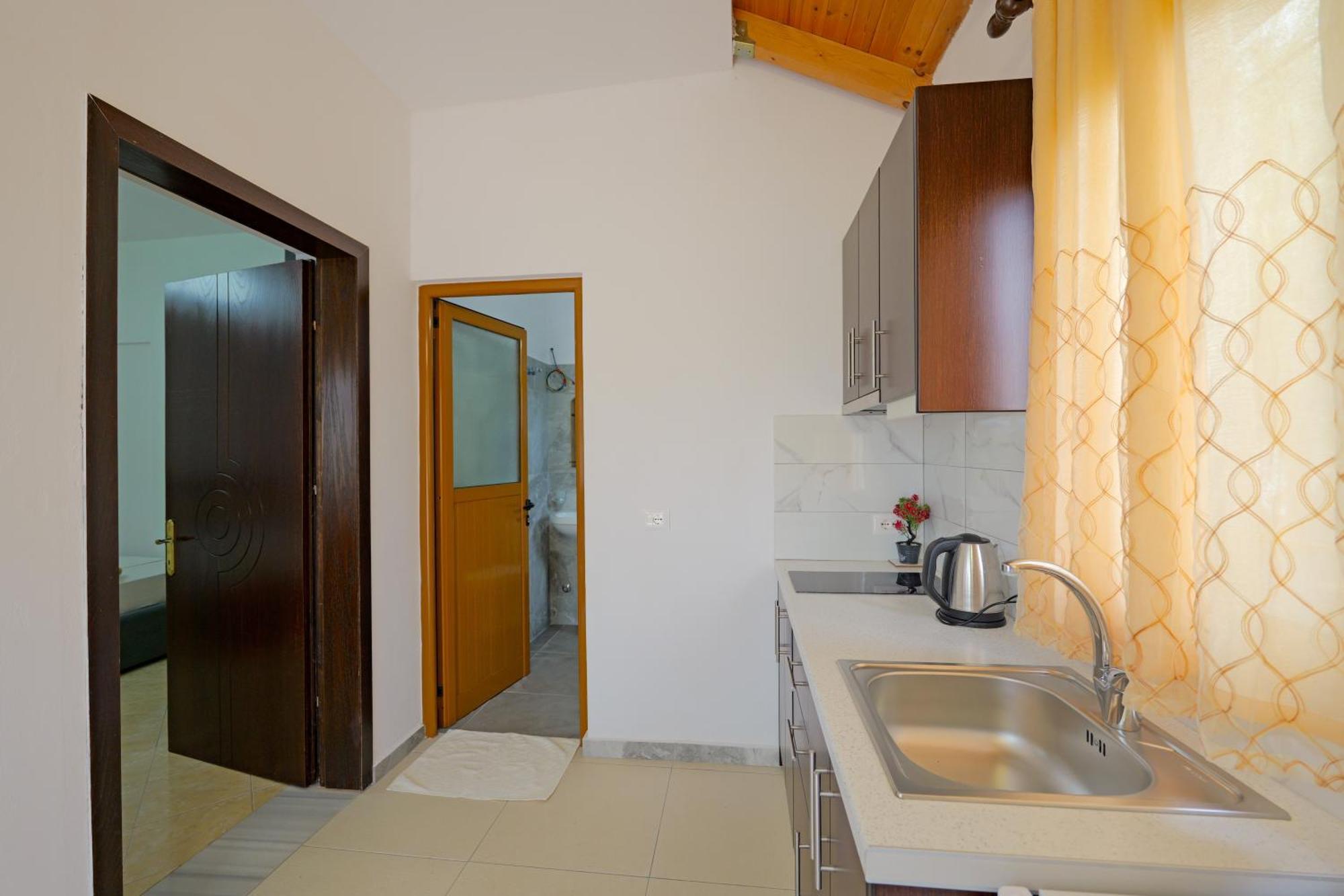 Brahimi Guest House Ksamil Esterno foto