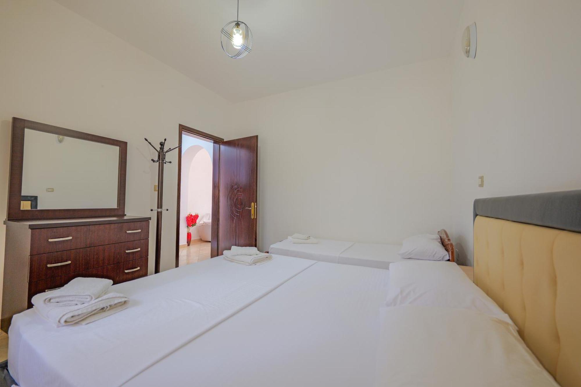 Brahimi Guest House Ksamil Esterno foto