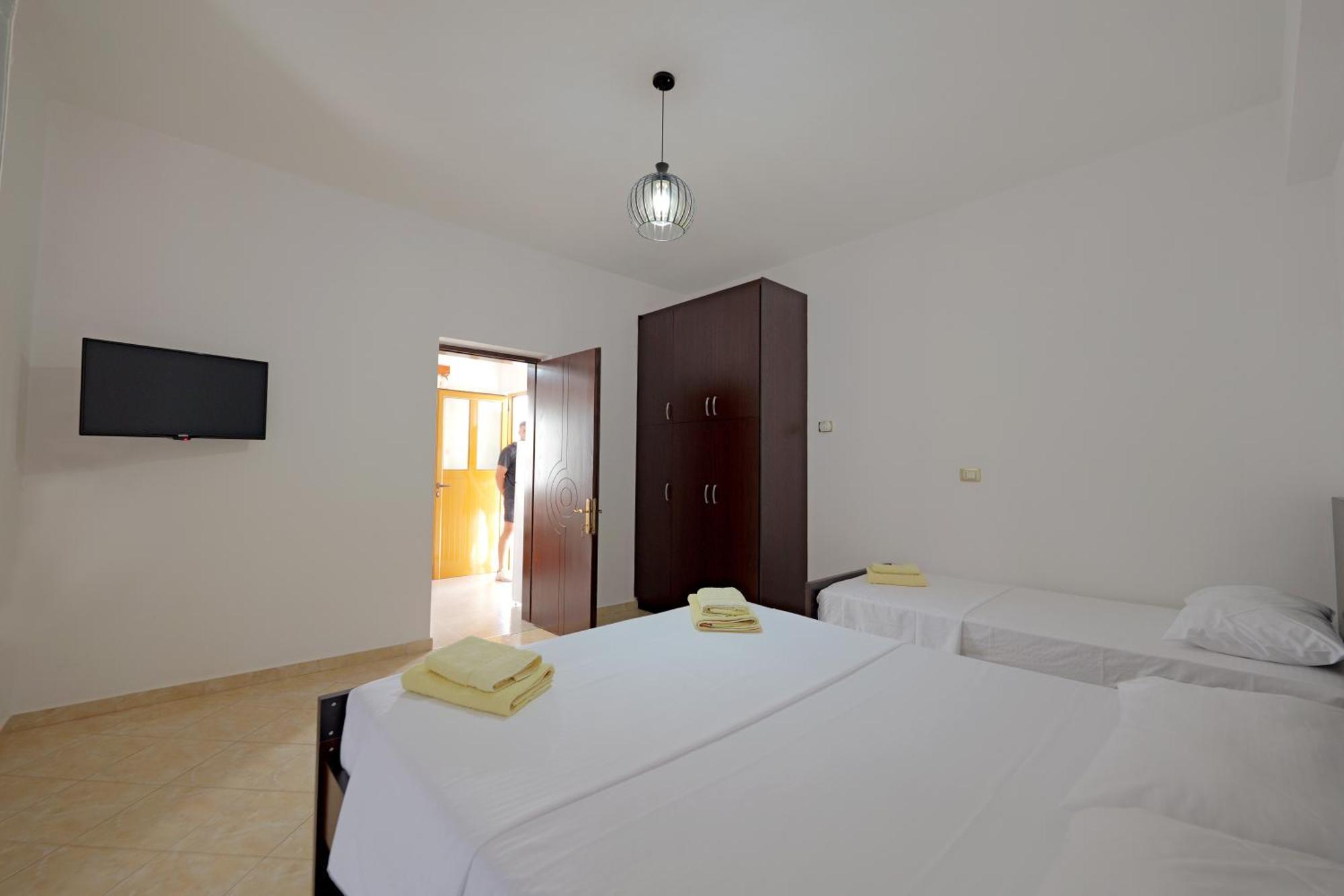 Brahimi Guest House Ksamil Esterno foto