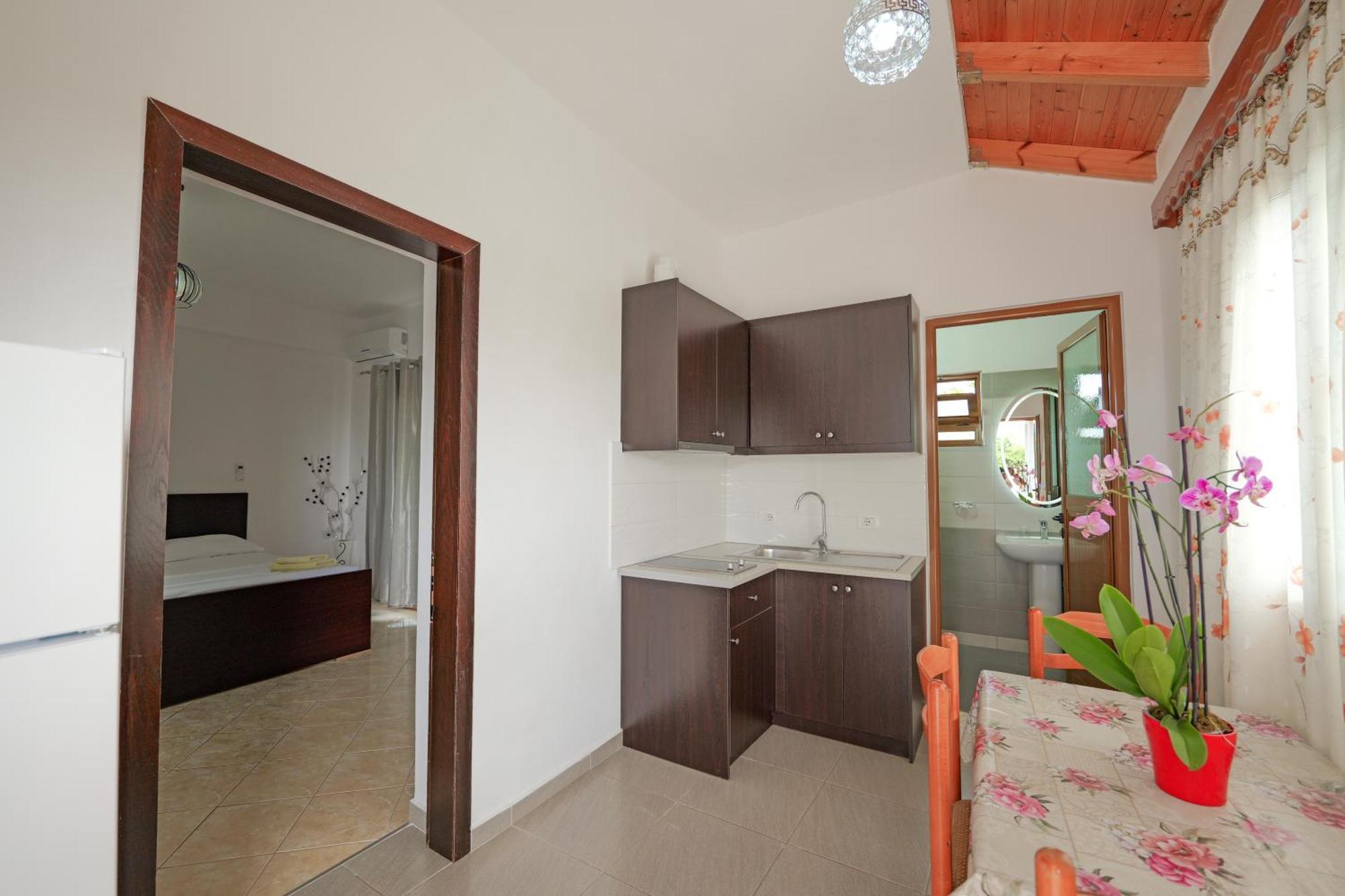 Brahimi Guest House Ksamil Esterno foto