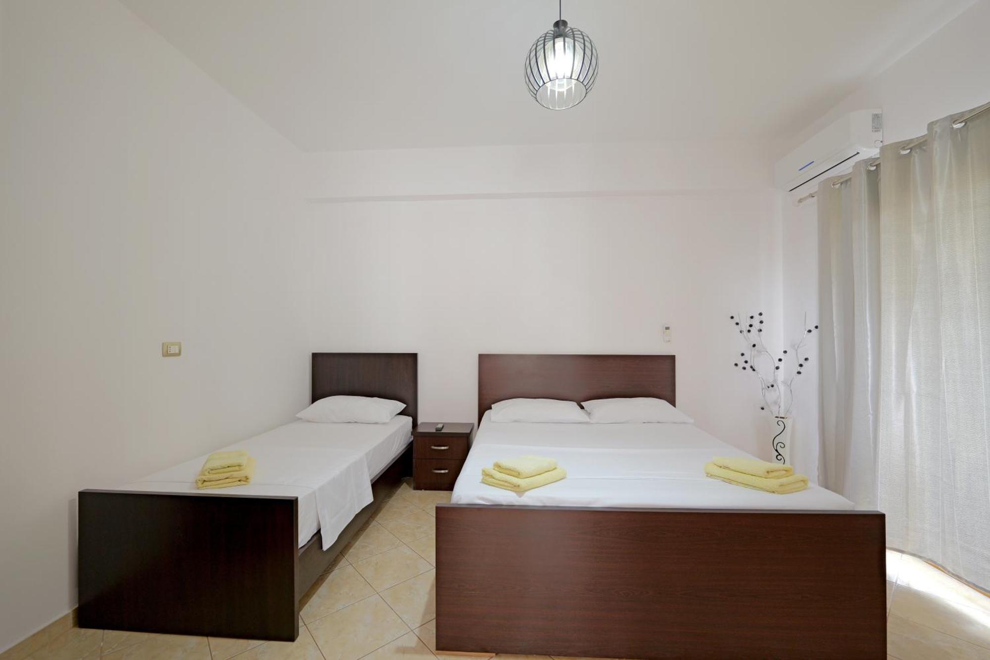 Brahimi Guest House Ksamil Esterno foto