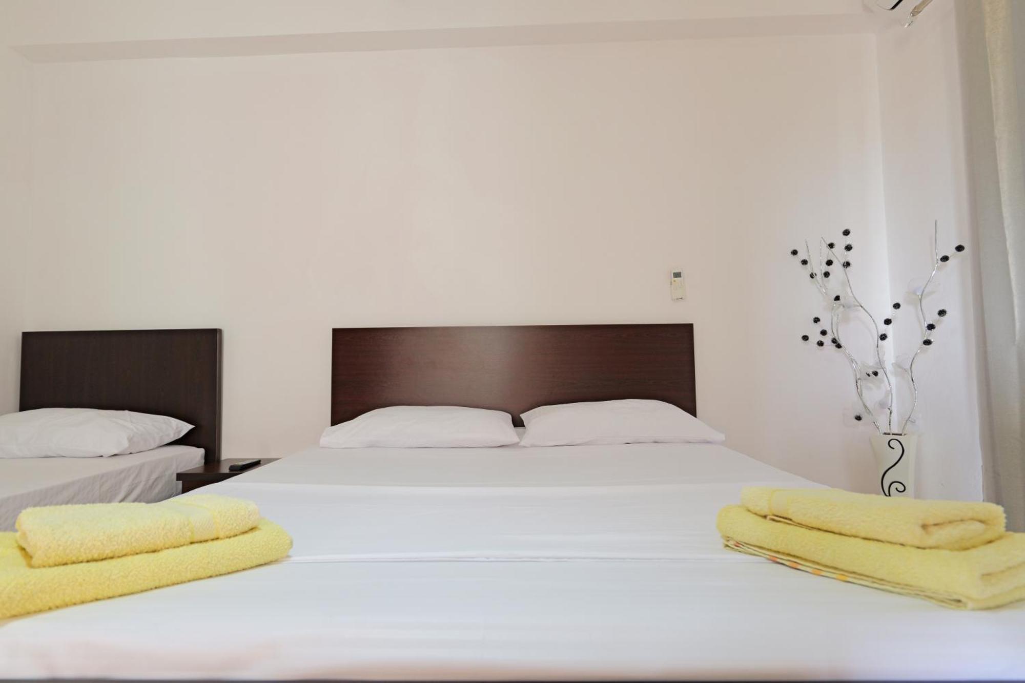 Brahimi Guest House Ksamil Esterno foto
