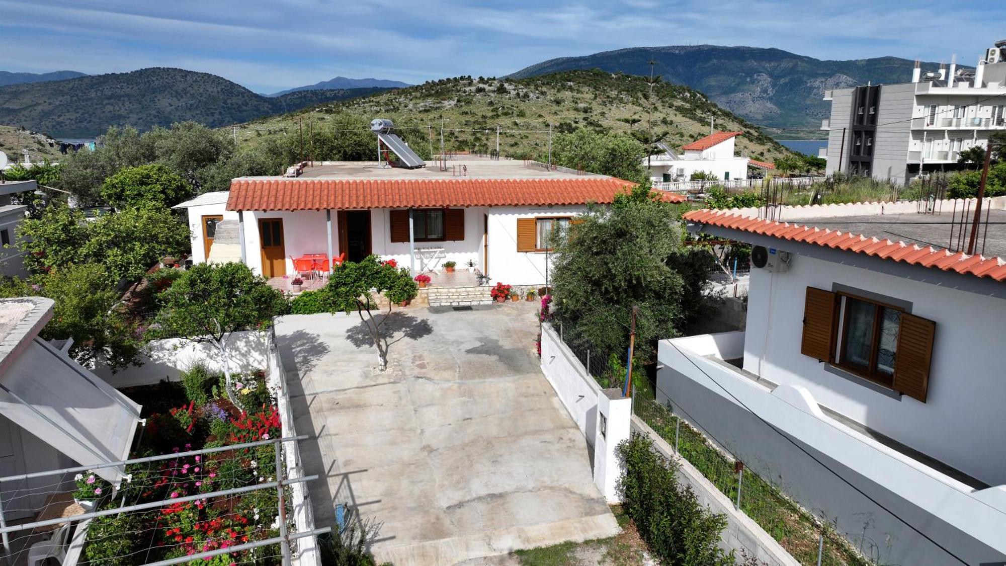Brahimi Guest House Ksamil Esterno foto
