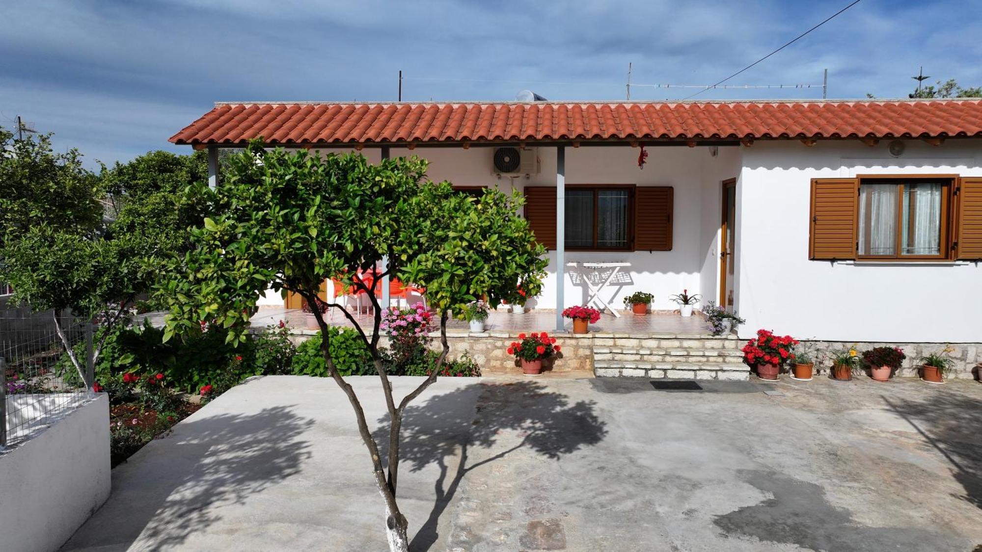 Brahimi Guest House Ksamil Esterno foto