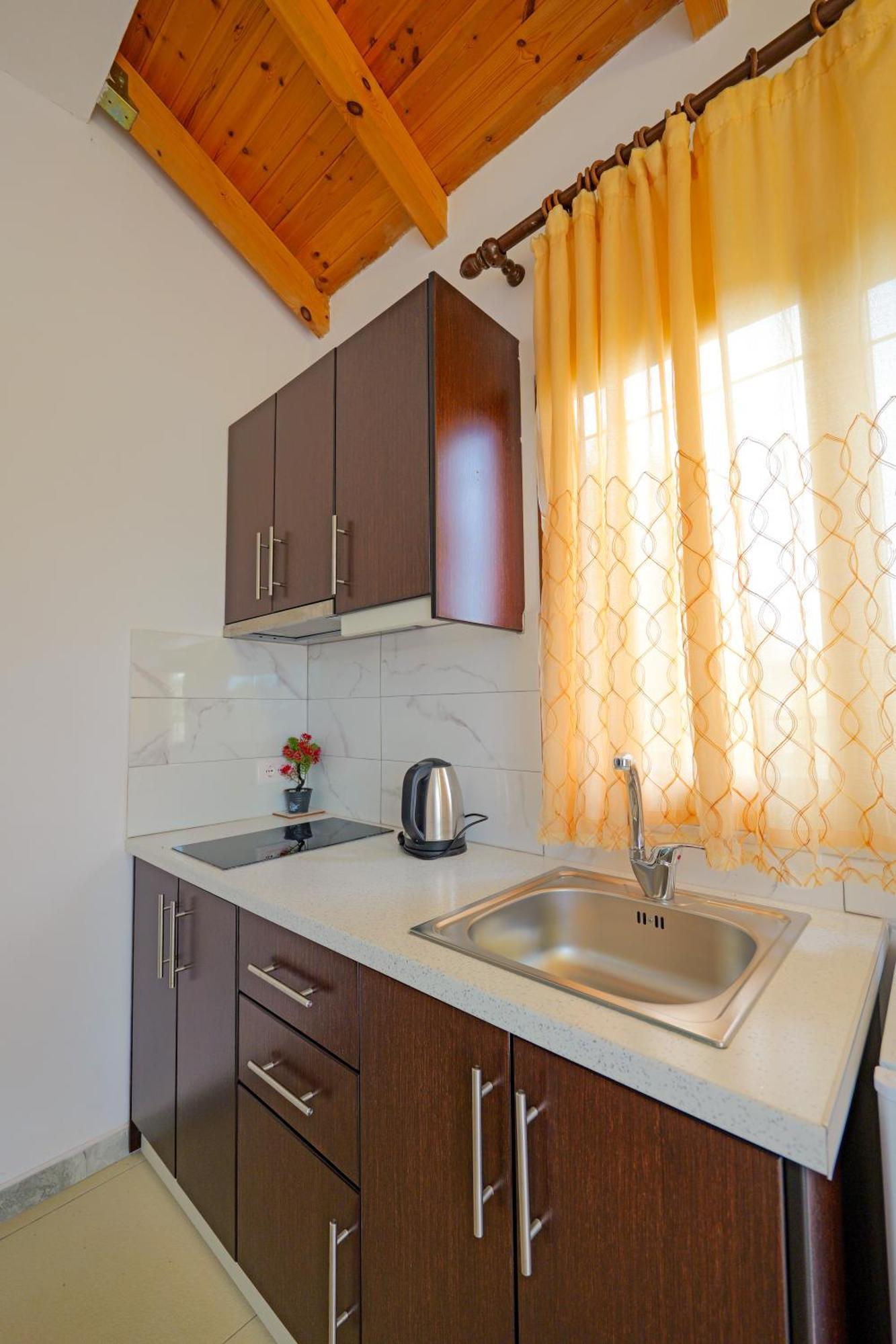 Brahimi Guest House Ksamil Esterno foto