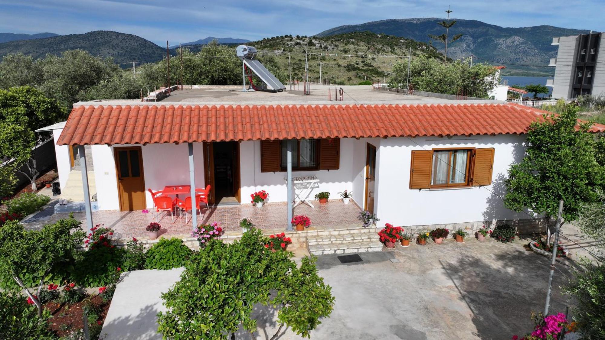 Brahimi Guest House Ksamil Esterno foto