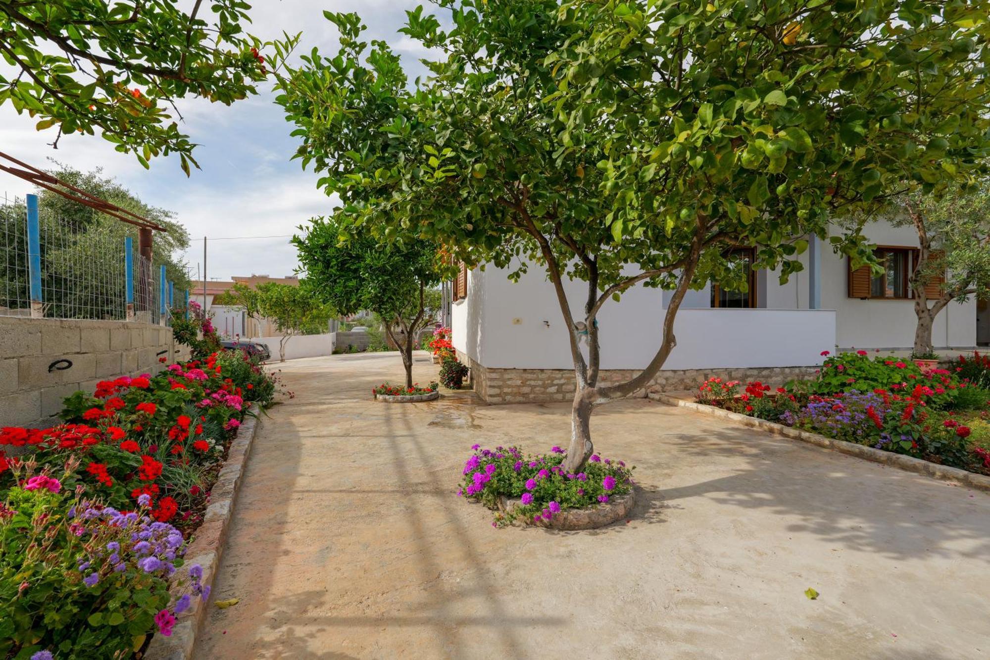 Brahimi Guest House Ksamil Esterno foto