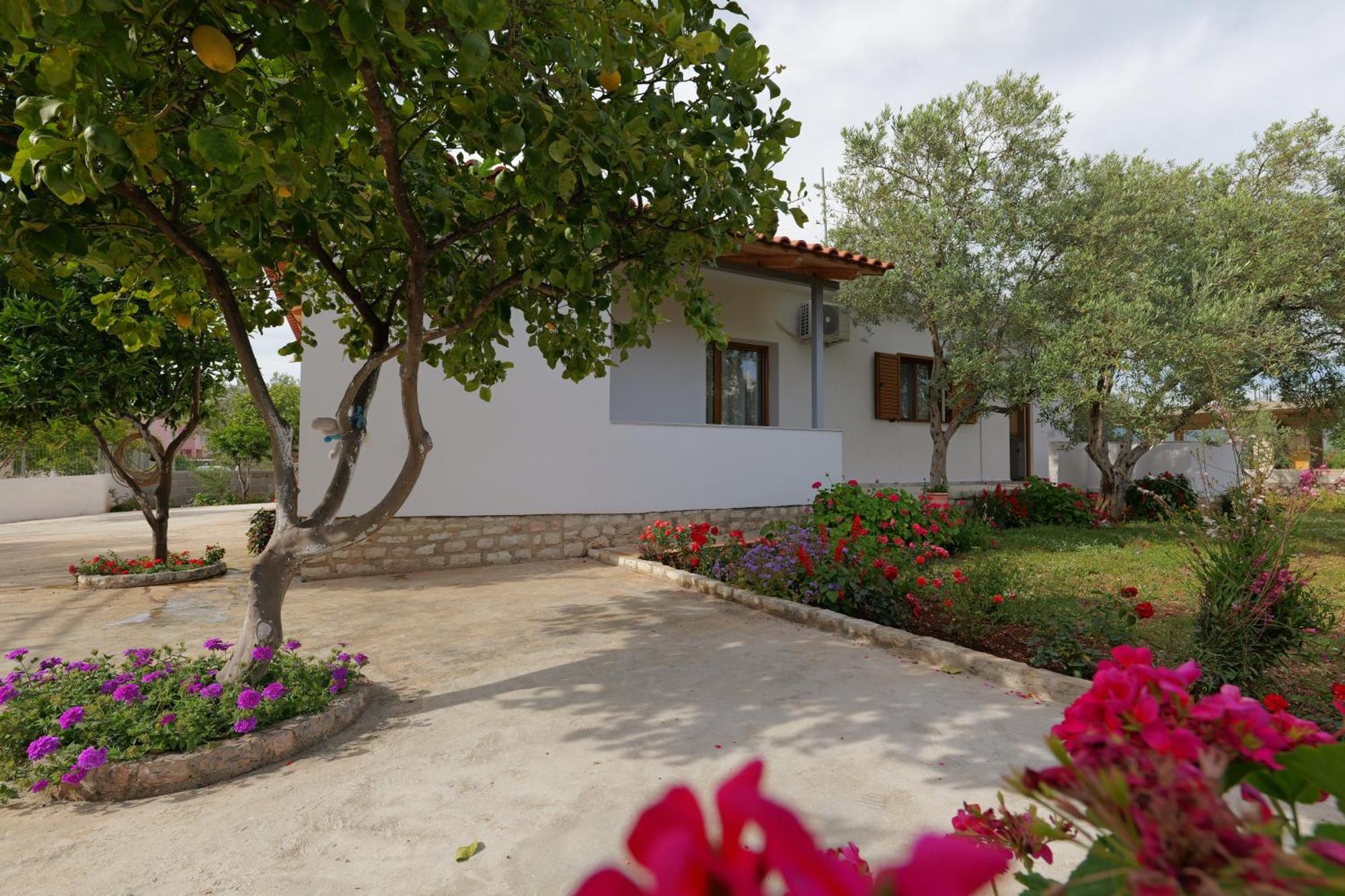 Brahimi Guest House Ksamil Esterno foto