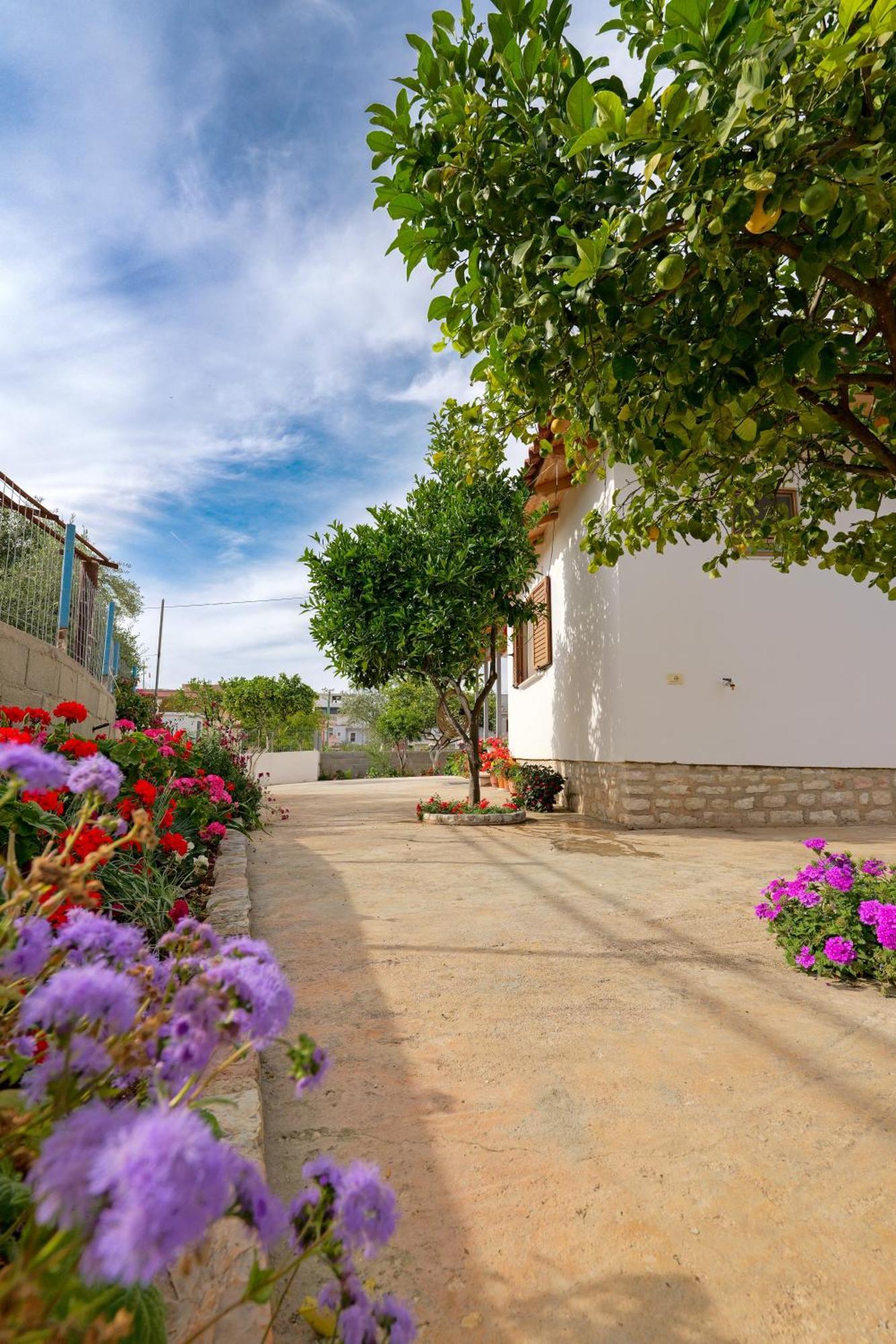 Brahimi Guest House Ksamil Esterno foto