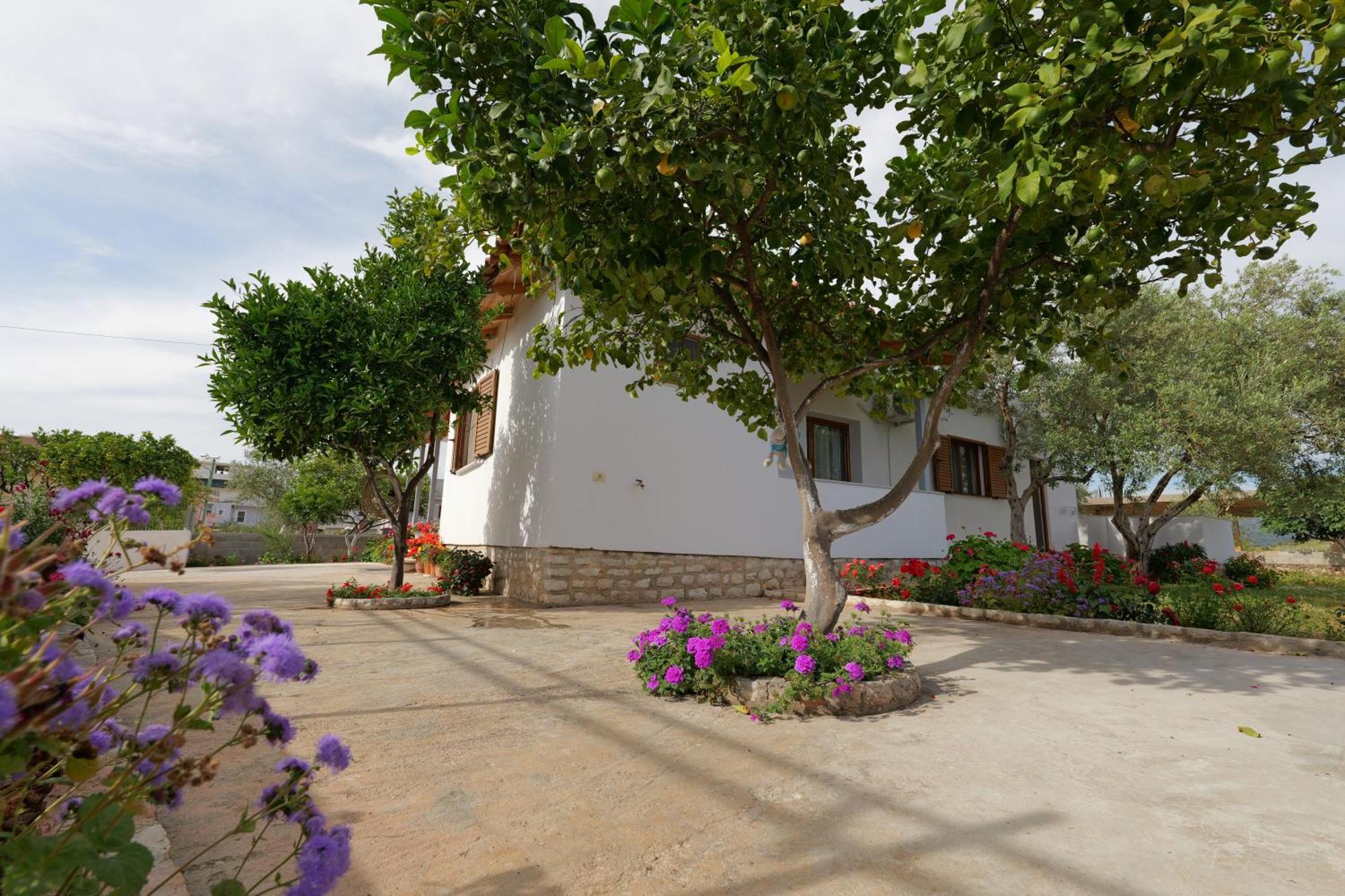 Brahimi Guest House Ksamil Esterno foto